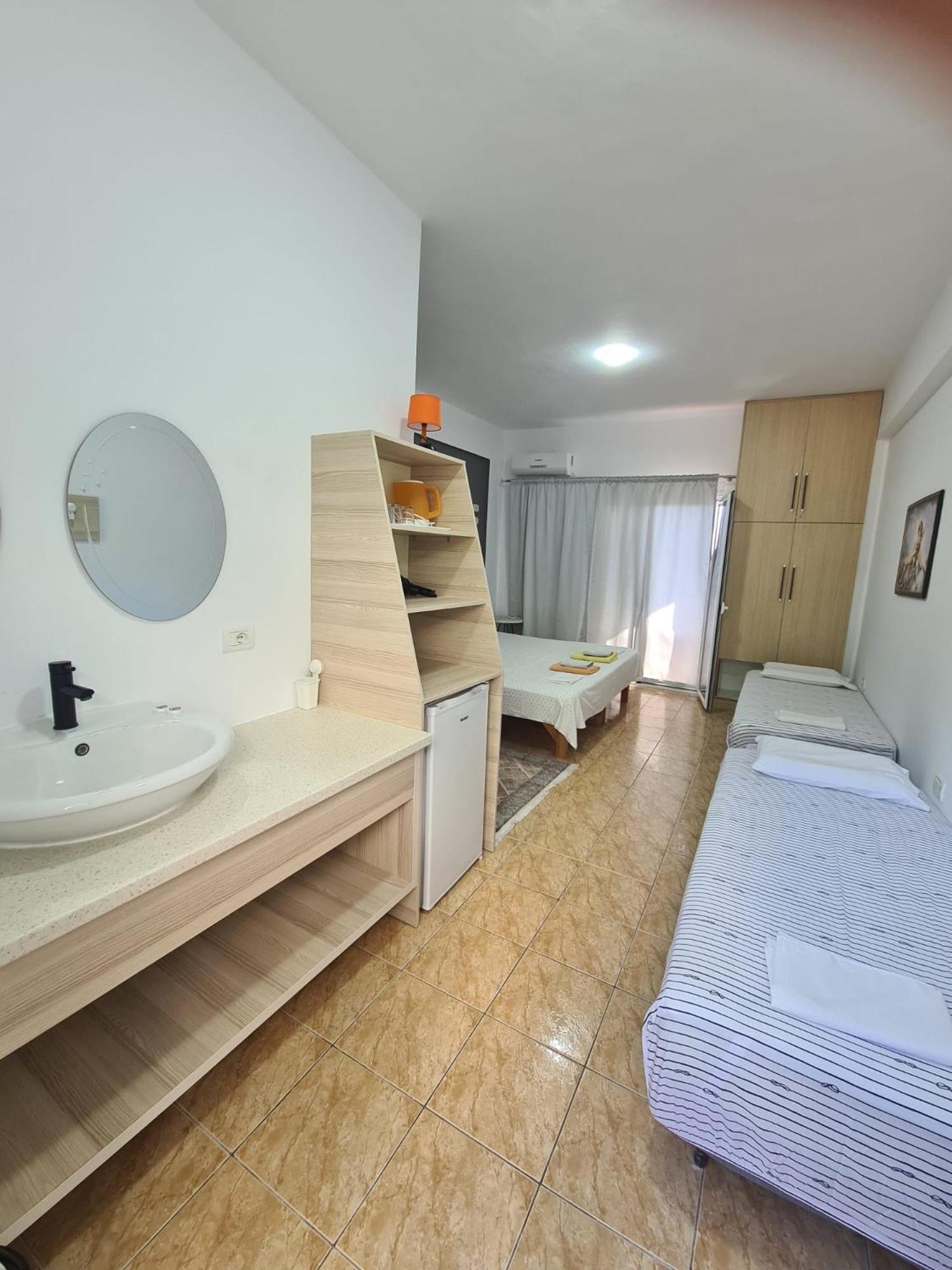 Salt Life Hotel Dhërmi Buitenkant foto