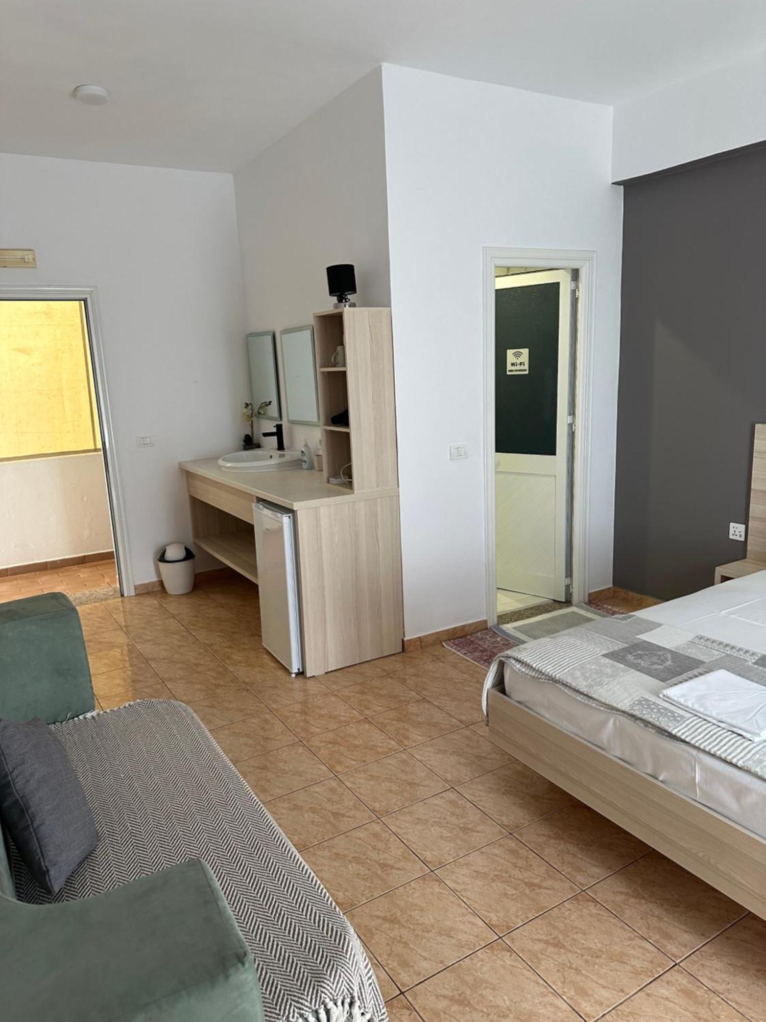 Salt Life Hotel Dhërmi Buitenkant foto