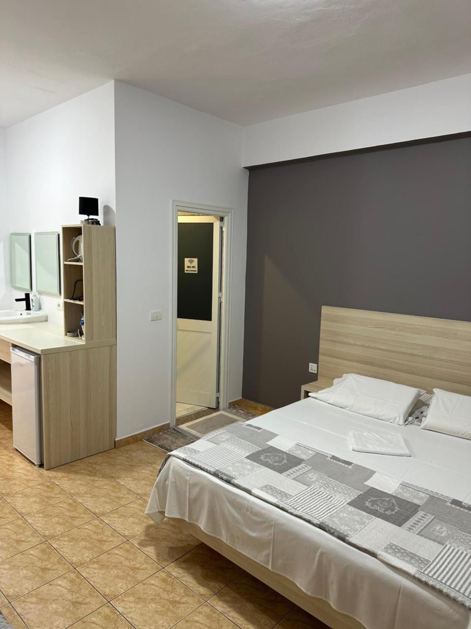 Salt Life Hotel Dhërmi Buitenkant foto